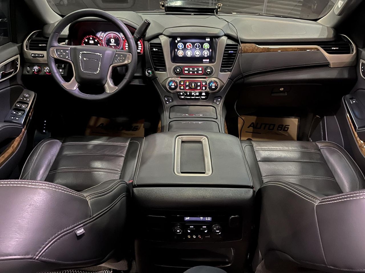 'Khủng Long' GMC Yunkon Denali XL 2015 lên sàn xe cũ với giá chỉ 3,6 tỷ đồng