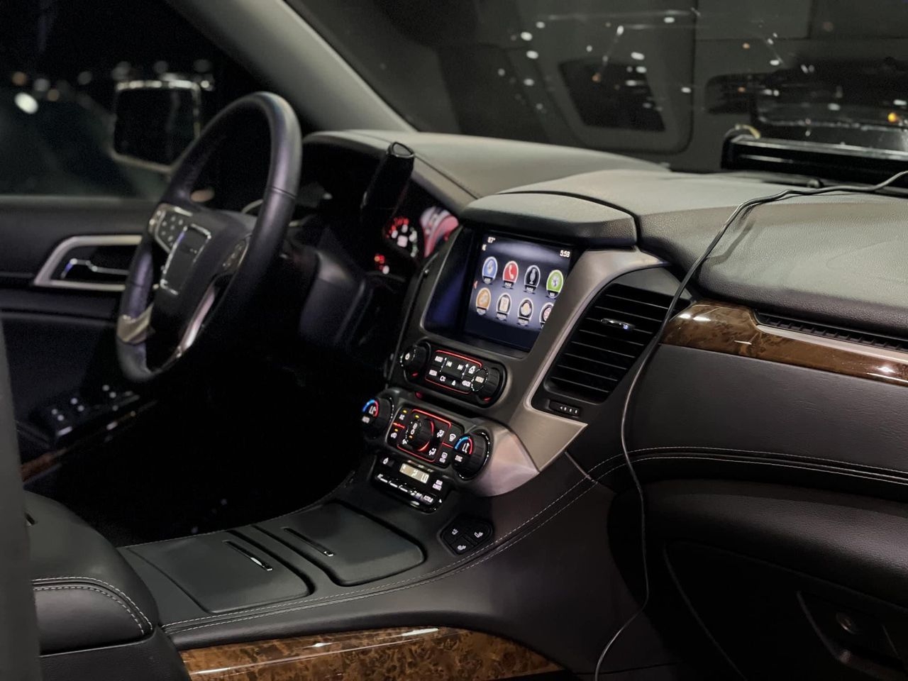'Khủng Long' GMC Yunkon Denali XL 2015 lên sàn xe cũ với giá chỉ 3,6 tỷ đồng