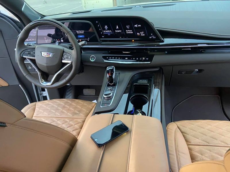 Cadillac Escalade ESV Sport đầu tiên về Việt Nam, giá lên tới 12 tỷ đồng