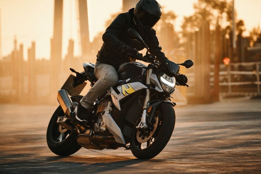 BMW Motorrad S1000R 2021 ra mắt,  giá từ 567 triệu đồng