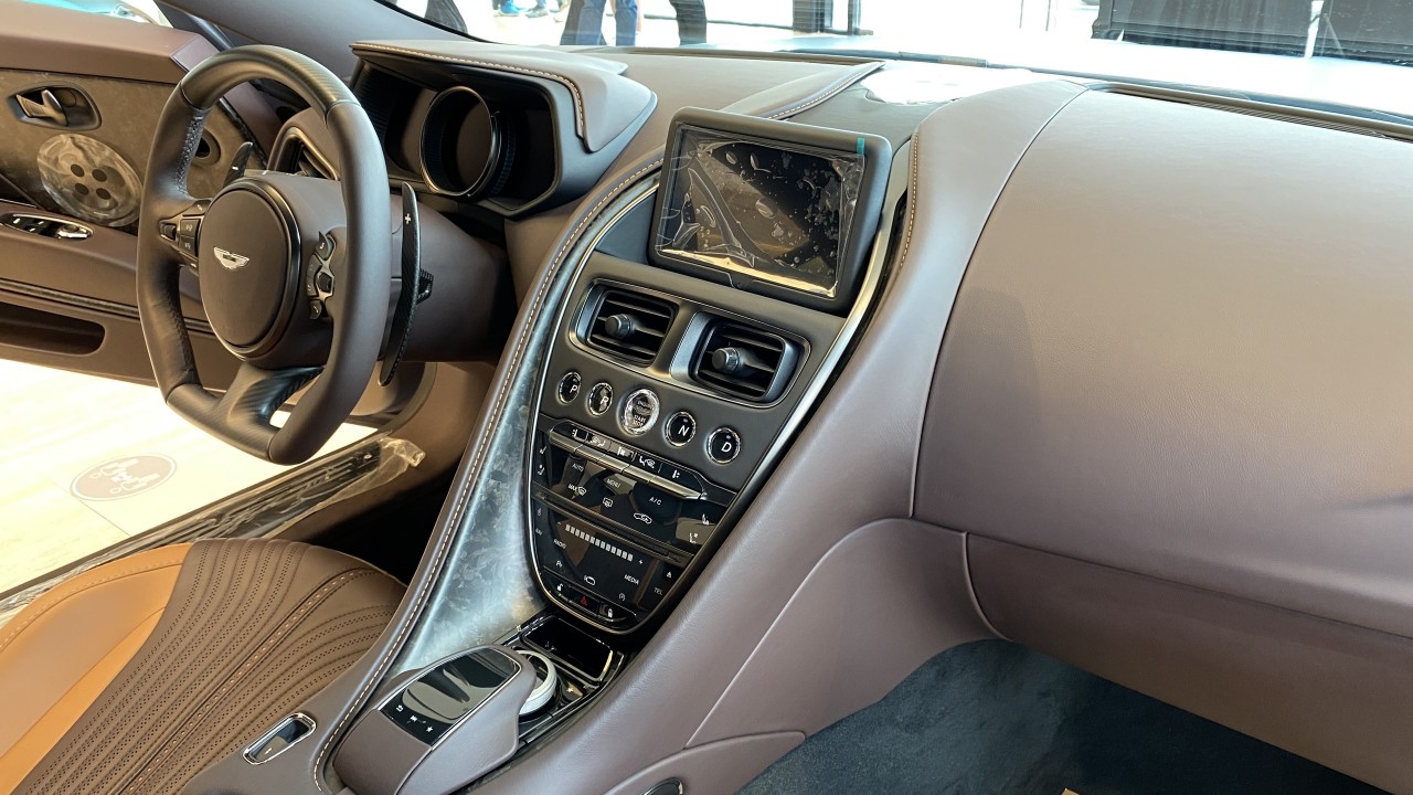 Aston Martin ra mắt bộ đôi siêu xe Vantage F1 Edition và DB11 V8 Coupe