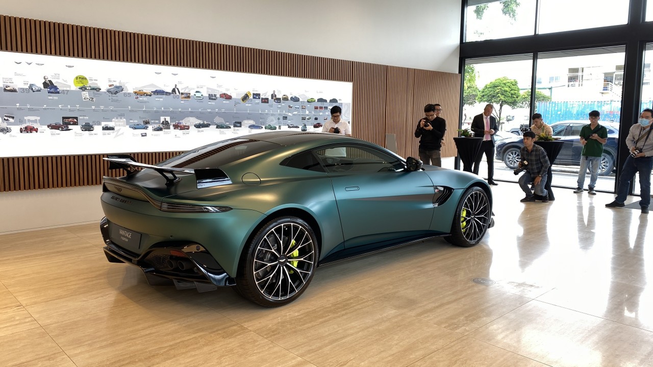 Aston Martin ra mắt bộ đôi siêu xe Vantage F1 Edition và DB11 V8 Coupe