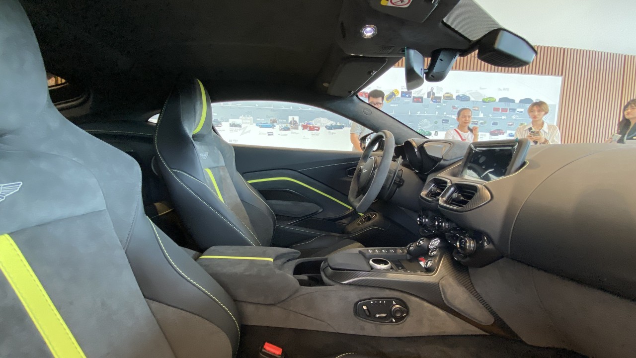 Aston Martin ra mắt bộ đôi siêu xe Vantage F1 Edition và DB11 V8 Coupe
