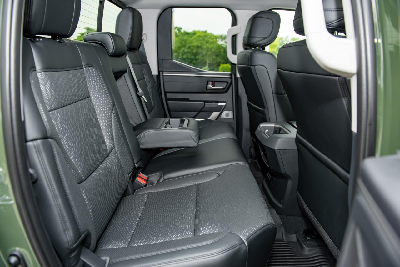 Toyota Tundra Limited 2022 đầu tiên thông quan tại Việt Nam