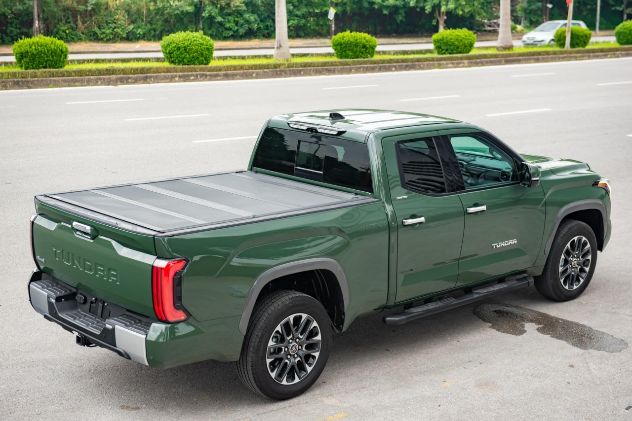 Toyota Tundra Limited 2022 đầu tiên thông quan tại Việt Nam