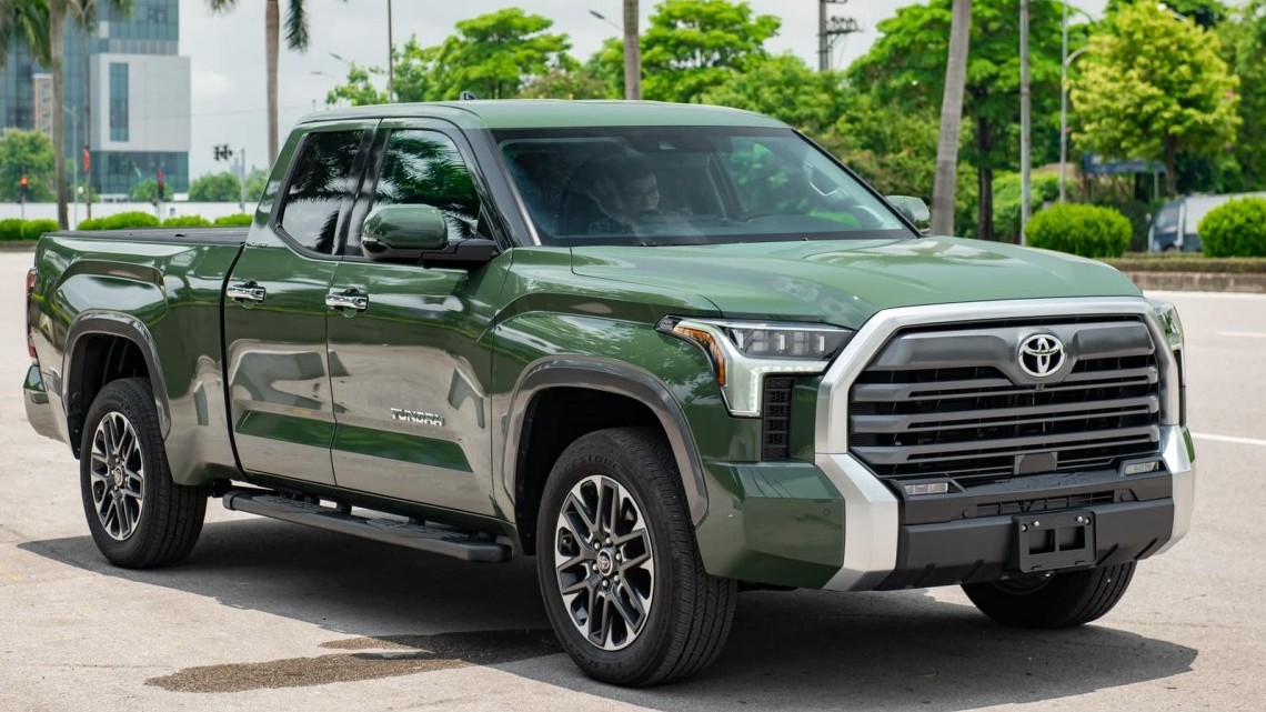 Toyota Tundra Limited 2022 đầu tiên thông quan tại Việt Nam