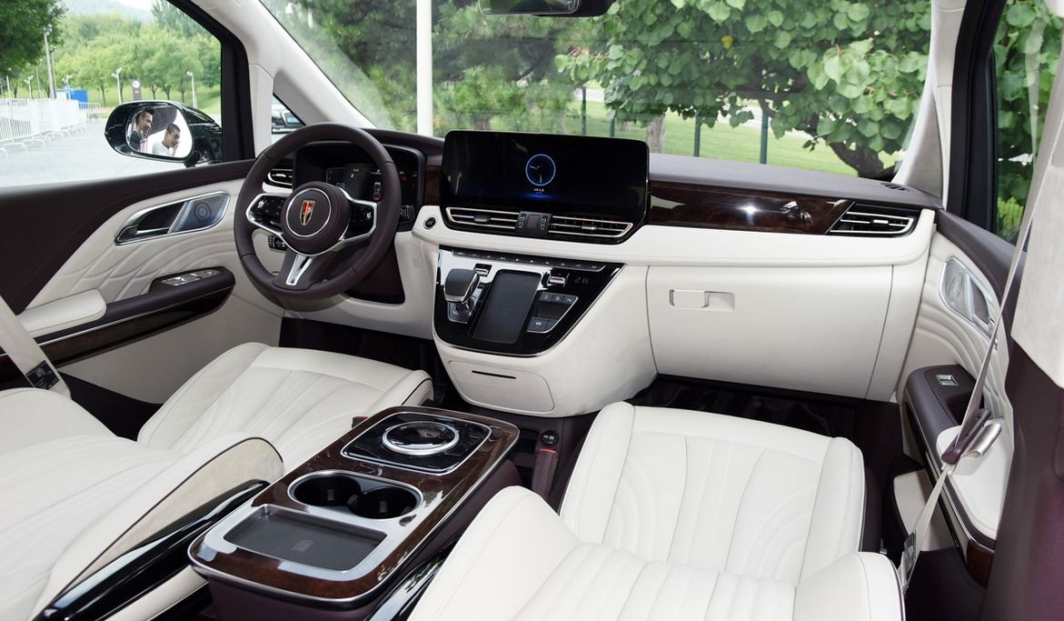 Hongqi HQ9 ra mắt, cạnh tranh với Toyota Alphard