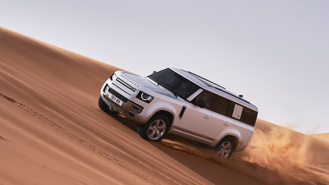 Land Rover Defender 130 mới có giá bán từ 5,7 tỷ đồng