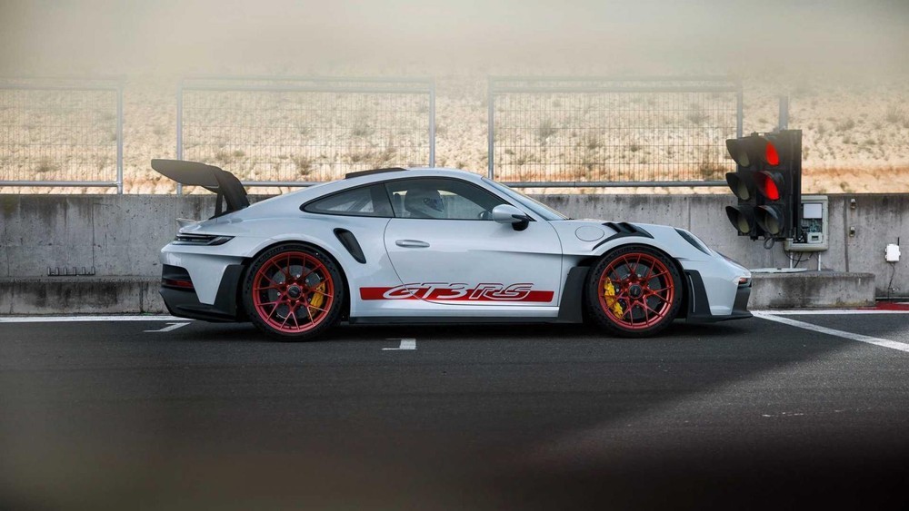 Porsche 911 GT3 RS 2023, xe đua dành cho đi phố