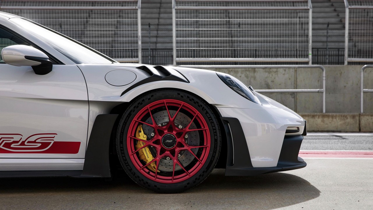 Porsche 911 GT3 RS 2023, xe đua dành cho đường phố