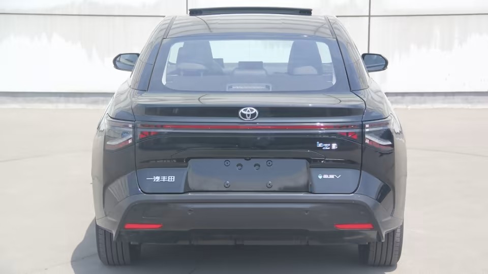 Bắt gặp xe điện Toyota bZ3 trên đường phố Trung Quốc Bắt gặp xe điện Toyota bZ3 trên đường phố Trung Quốc
