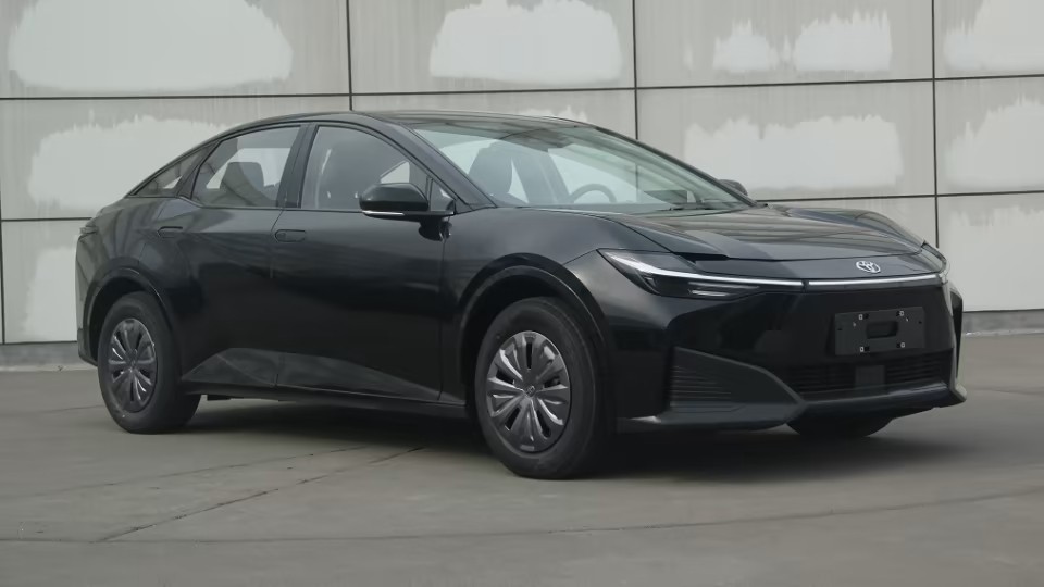 Bắt gặp xe điện Toyota bZ3 trên đường phố Trung Quốc Bắt gặp xe điện Toyota bZ3 trên đường phố Trung Quốc