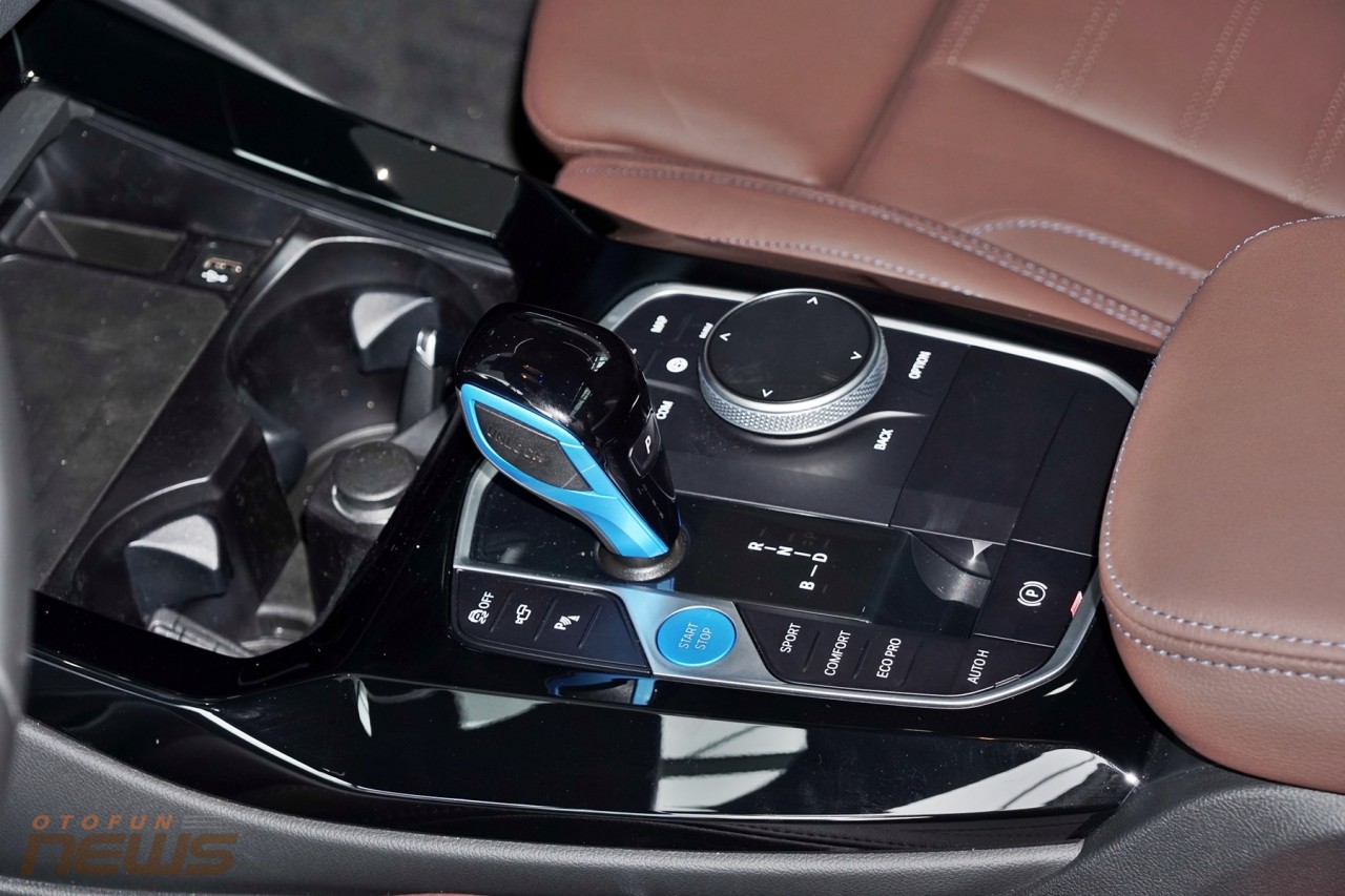 Cận cảnh xe SUV thuần điện BMW iX3 tại Việt Nam Cận cảnh xe SUV thuần điện BMW iX3 tại Việt Nam
