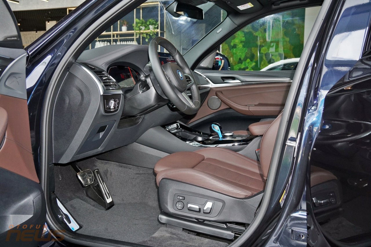Cận cảnh xe SUV thuần điện BMW iX3 tại Việt Nam Cận cảnh xe SUV thuần điện BMW iX3 tại Việt Nam