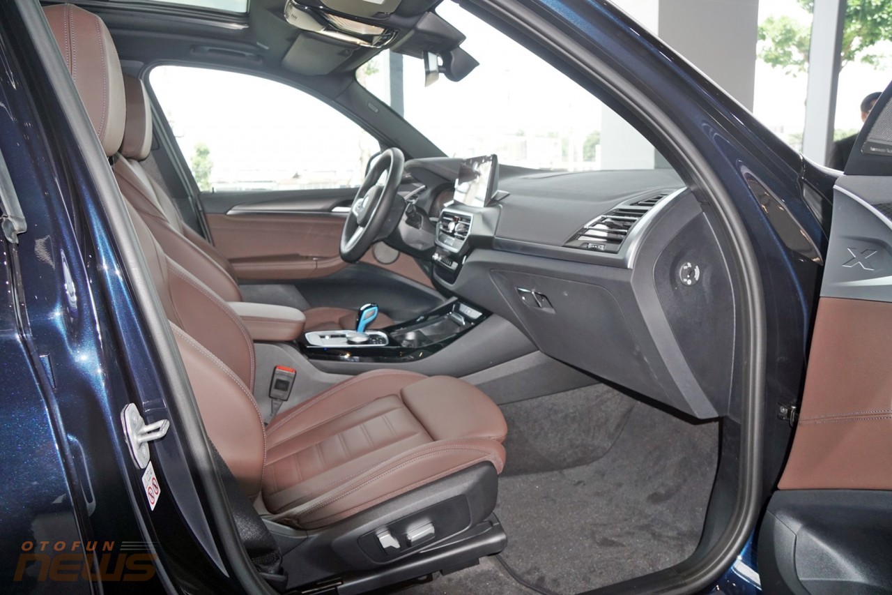 Cận cảnh xe SUV thuần điện BMW iX3 tại Việt Nam Cận cảnh xe SUV thuần điện BMW iX3 tại Việt Nam