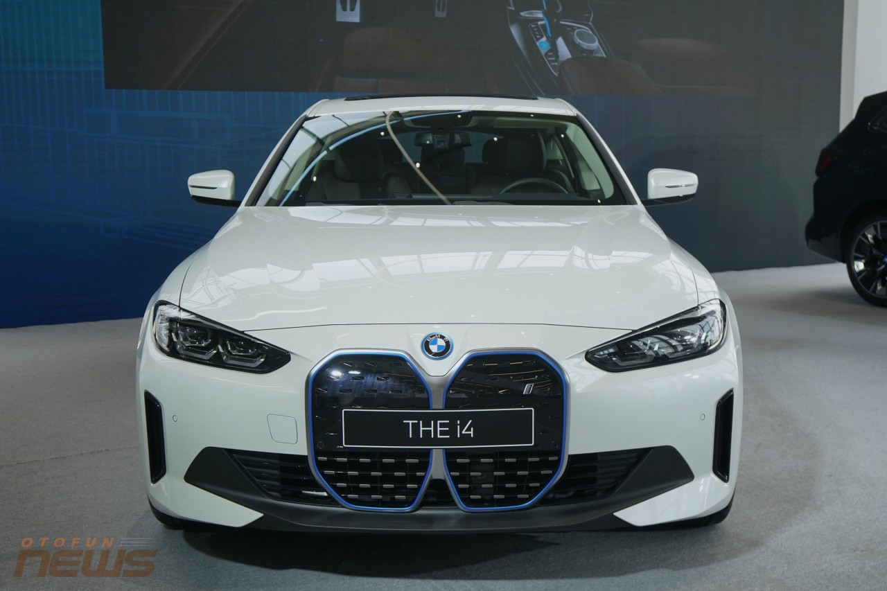 Cận cảnh xe thể thao thuần điện BMW i4 eDrive40, giá 3,759 tỷ đồng Cận cảnh xe thể thao thuần điện BMW i4 eDrive40, giá 3,759 tỷ đồng
