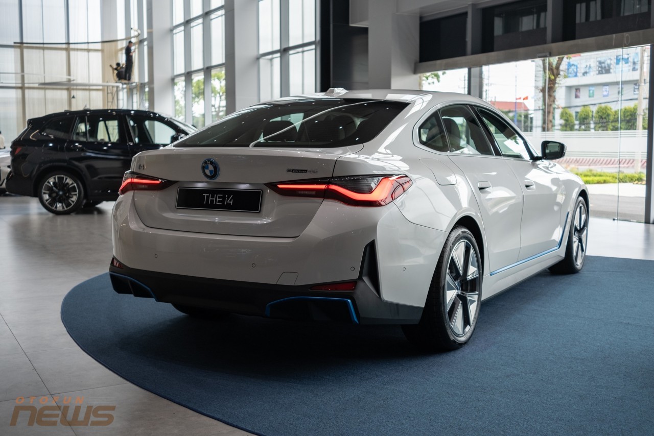 Cận cảnh Gran Coupe thể thao BMW i4, giá 3,759 tỷ đồng Cận cảnh Gran Coupe thể thao BMW i4, giá 3,759 tỷ đồng