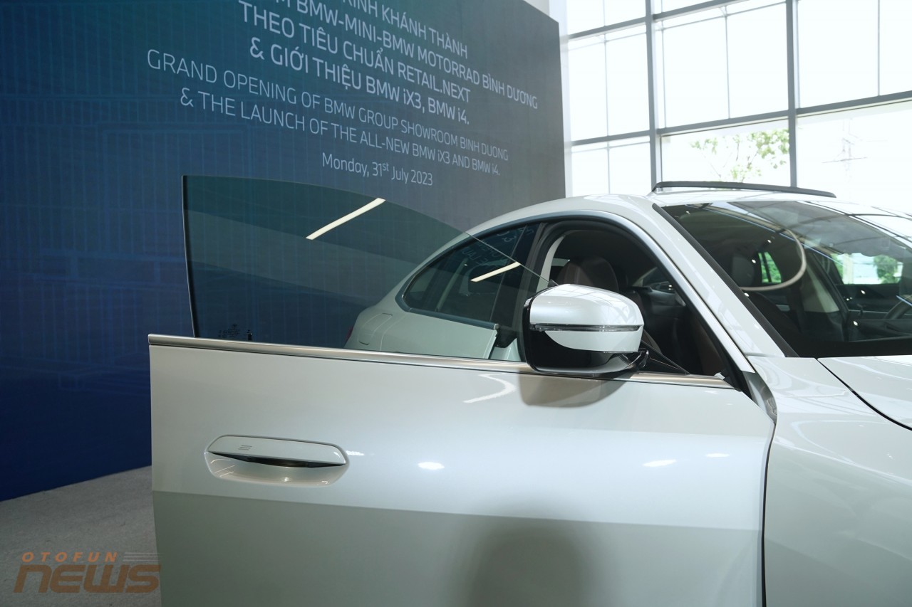 Cận cảnh xe thể thao thuần điện BMW i4 eDrive40, giá 3,759 tỷ đồng Cận cảnh xe thể thao thuần điện BMW i4 eDrive40, giá 3,759 tỷ đồng