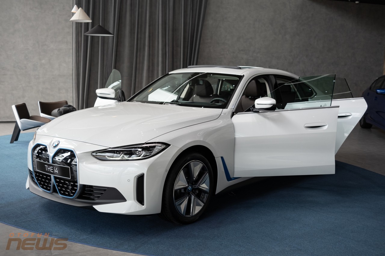 Cận cảnh xe thể thao thuần điện BMW i4 eDrive40, giá 3,759 tỷ đồng Cận cảnh xe thể thao thuần điện BMW i4 eDrive40, giá 3,759 tỷ đồng