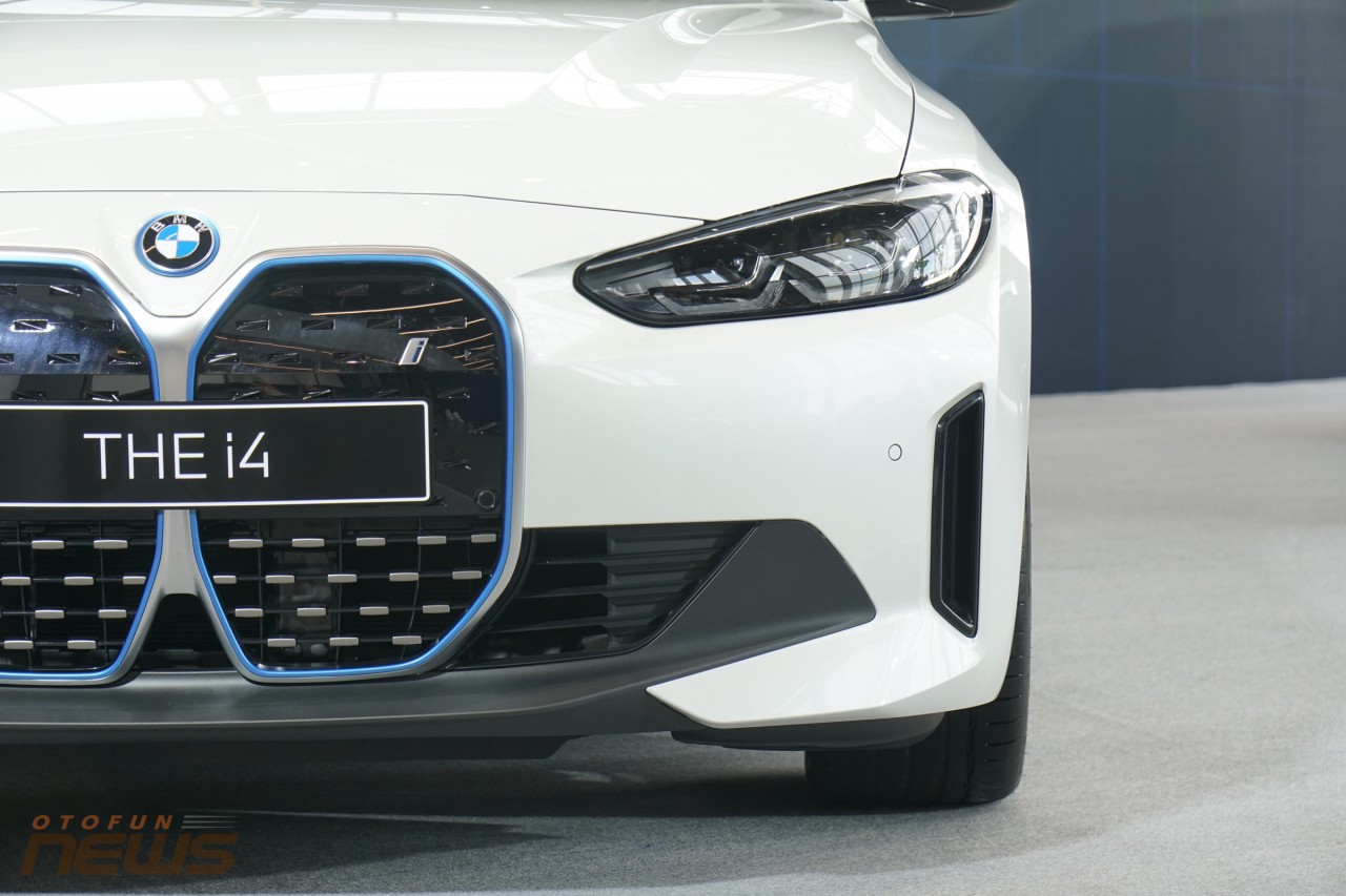 Cận cảnh Gran Coupe thể thao BMW i4, giá 3,759 tỷ đồng Cận cảnh Gran Coupe thể thao BMW i4, giá 3,759 tỷ đồng