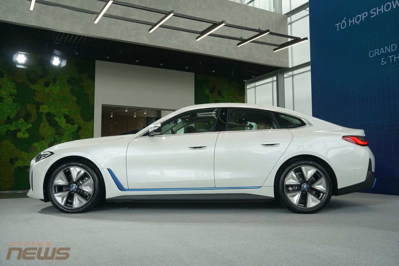 Cận cảnh Gran Coupe thể thao BMW i4, giá 3,759 tỷ đồng BMW i4 là phiên bản chạy điện của 4 series Gran Coupe.