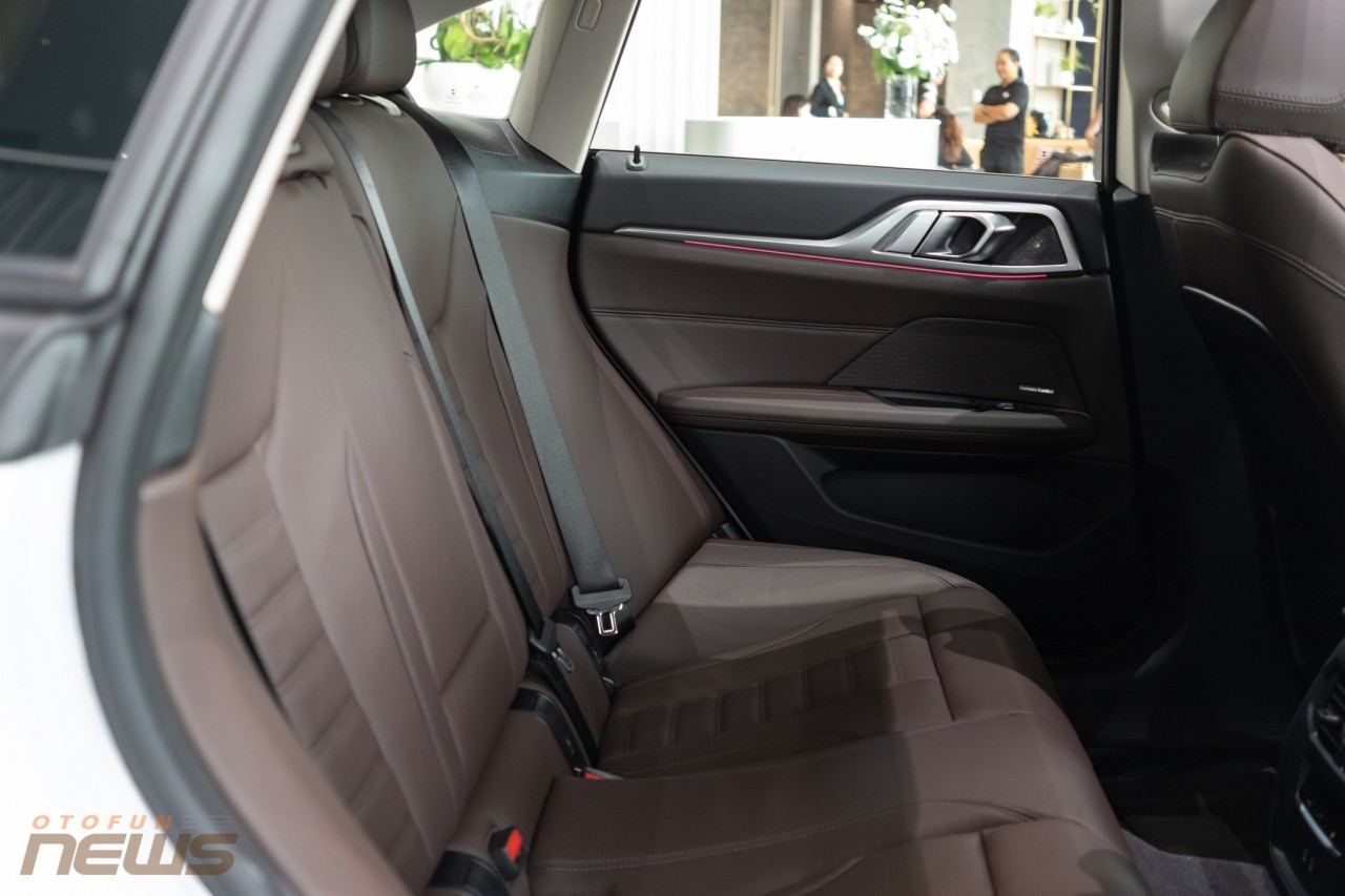 Cận cảnh xe thể thao thuần điện BMW i4 eDrive40, giá 3,759 tỷ đồng Cận cảnh xe thể thao thuần điện BMW i4 eDrive40, giá 3,759 tỷ đồng