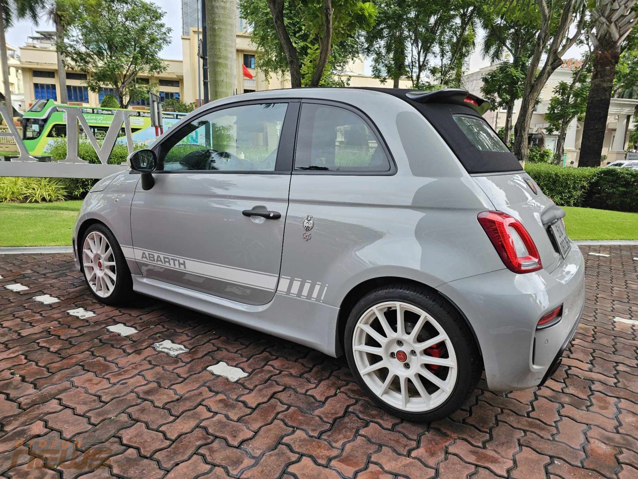 Bắt gặp 'hàng hiếm' Fiat Abarth 595 Esseesse trên đường phố Việt Nam