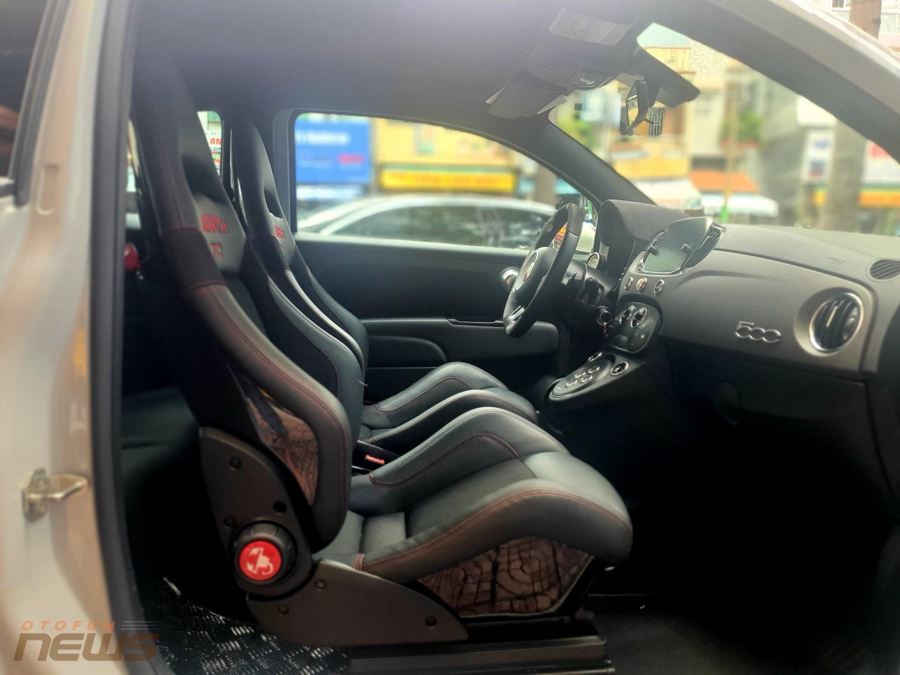 Bắt gặp 'hàng hiếm' Fiat Abarth 595 Esseesse trên đường phố Việt Nam