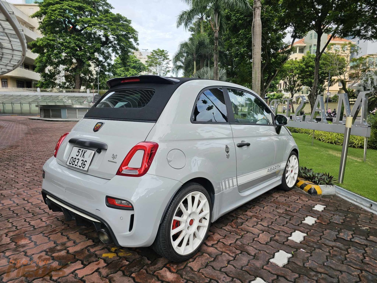 Bắt gặp 'hàng hiếm' Fiat Abarth 595 Esseesse trên đường phố Việt Nam