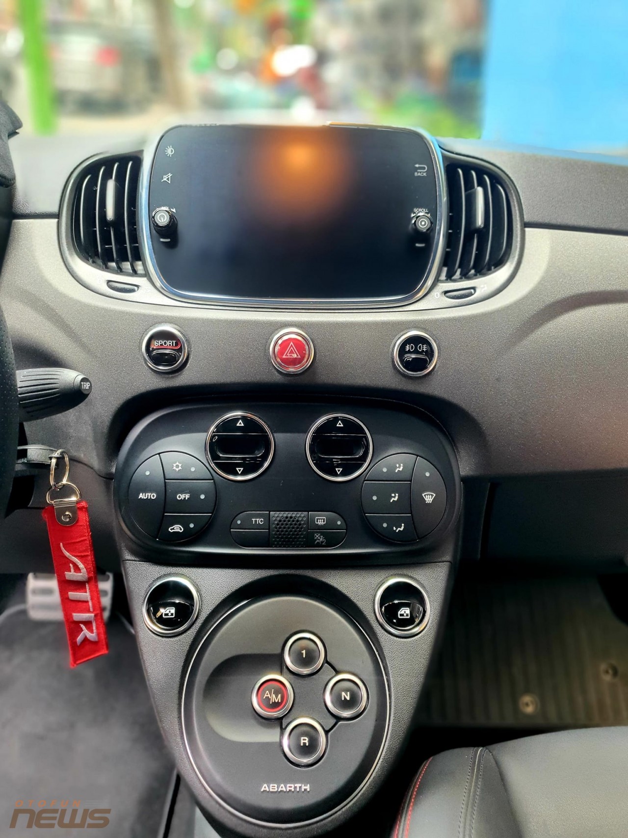Bắt gặp 'hàng hiếm' Fiat Abarth 595 Esseesse trên đường phố Việt Nam Bắt gặp 'hàng hiếm' Fiat Abarth 595 Esseesse trên đường phố Việt Nam