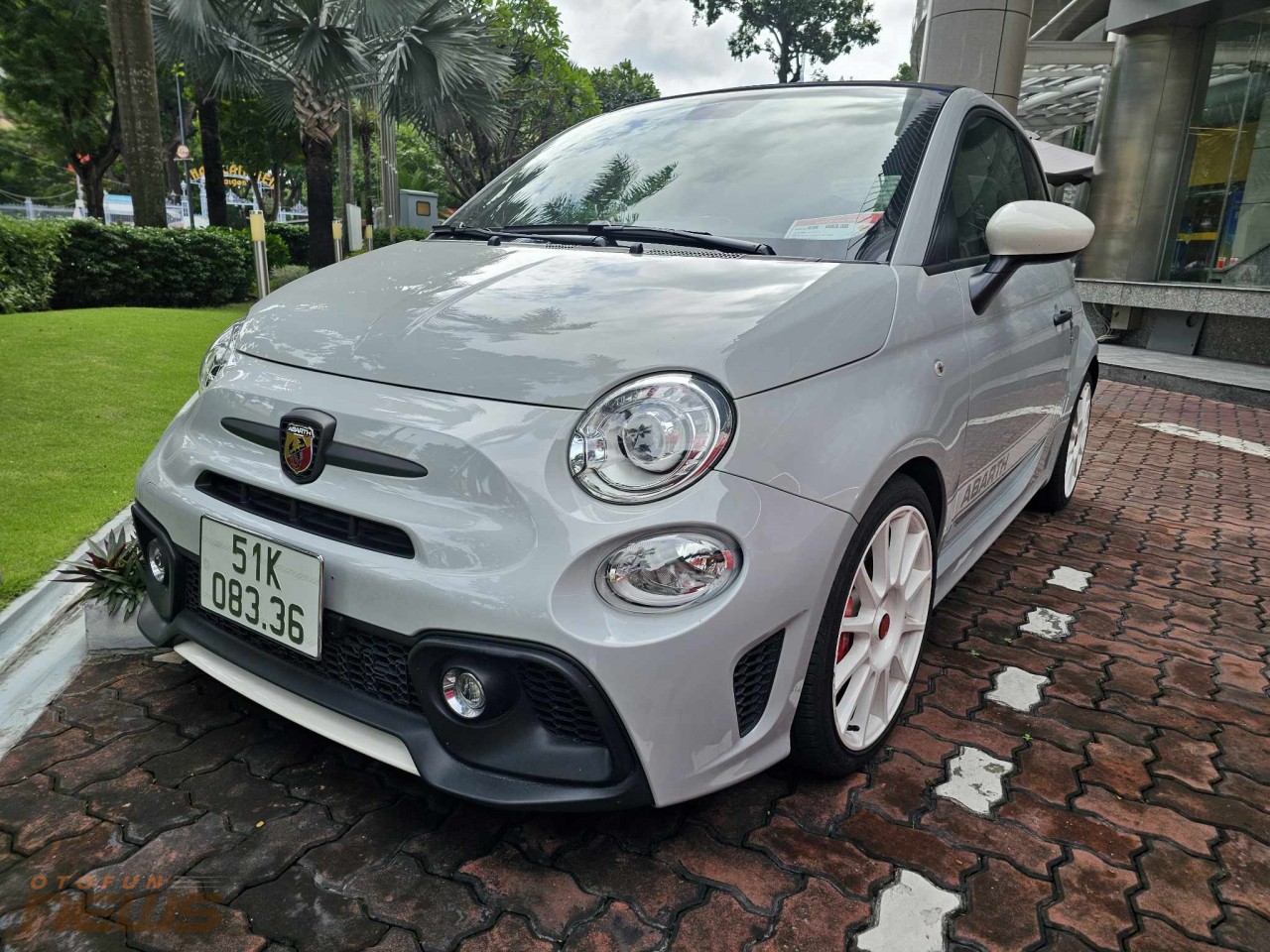 Bắt gặp 'hàng hiếm' Fiat Abarth 595 Esseesse trên đường phố Việt Nam