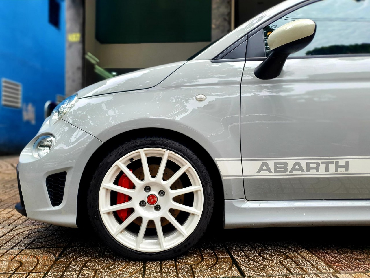 Bắt gặp 'hàng hiếm' Fiat Abarth 595 Esseesse trên đường phố Việt Nam Bắt gặp 'hàng hiếm' Fiat Abarth 595 Esseesse trên đường phố Việt Nam