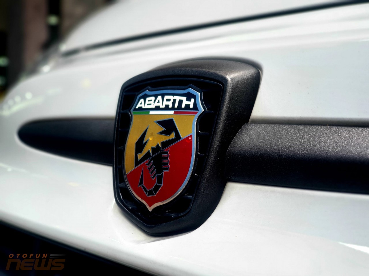 Bắt gặp 'hàng hiếm' Fiat Abarth 595 Esseesse trên đường phố Việt Nam