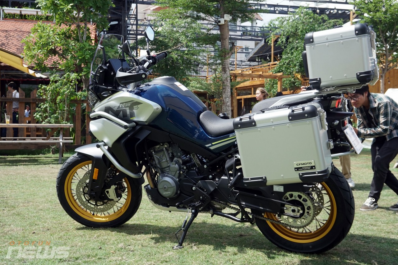 Chi tiết xe 'phượt' CFMoto 800MT Touring, giá 255 triệu đồng