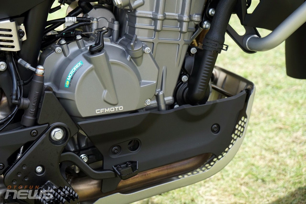 Chi tiết xe 'phượt' CFMoto 800MT Touring, giá 255 triệu đồng
