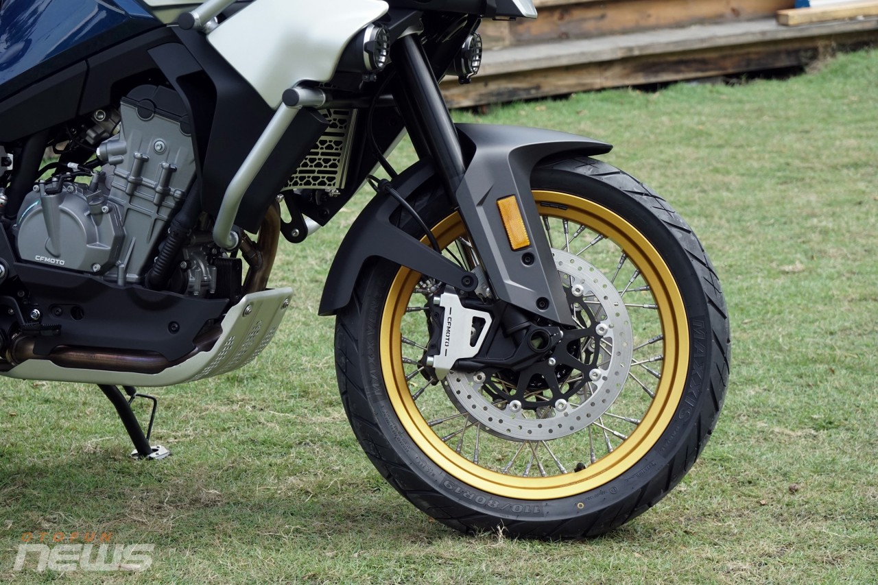 Chi tiết xe 'phượt' CFMoto 800MT Touring, giá 255 triệu đồng
