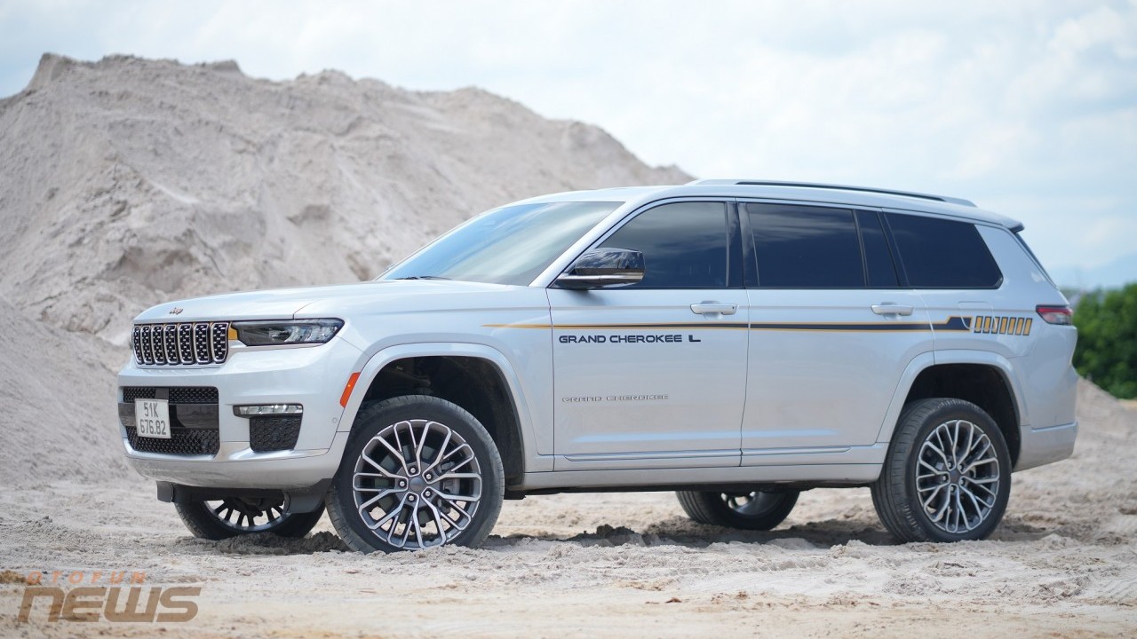Triệu hồi Jeep Grand Cherokee L tại Việt Nam vì lỗi trục lái