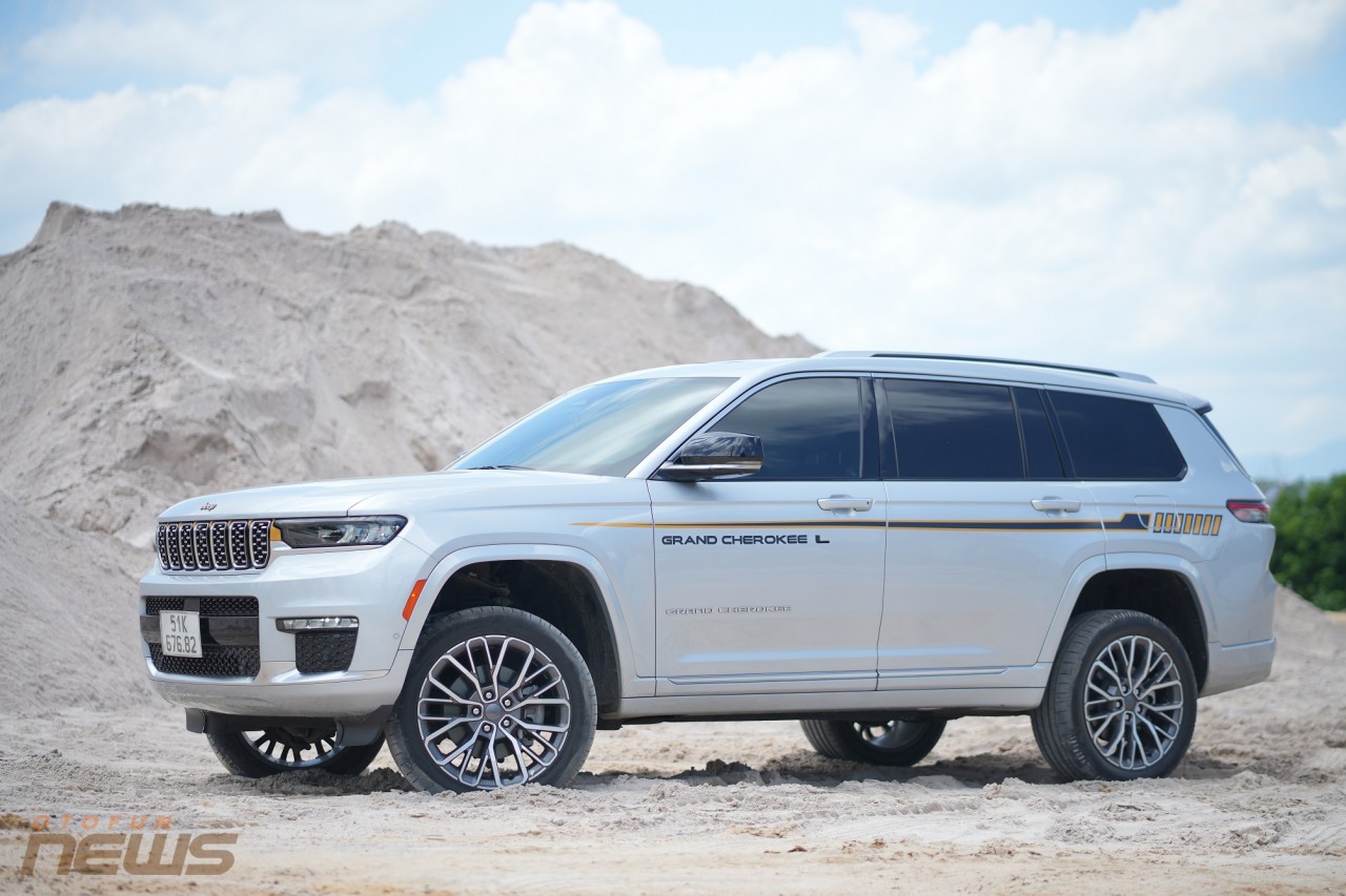 Triệu hồi Jeep Grand Cherokee L tại Việt Nam vì lỗi trục lái Jeep Grand Cherokee L vừa bị triệu hồi do lỗi trục lái.