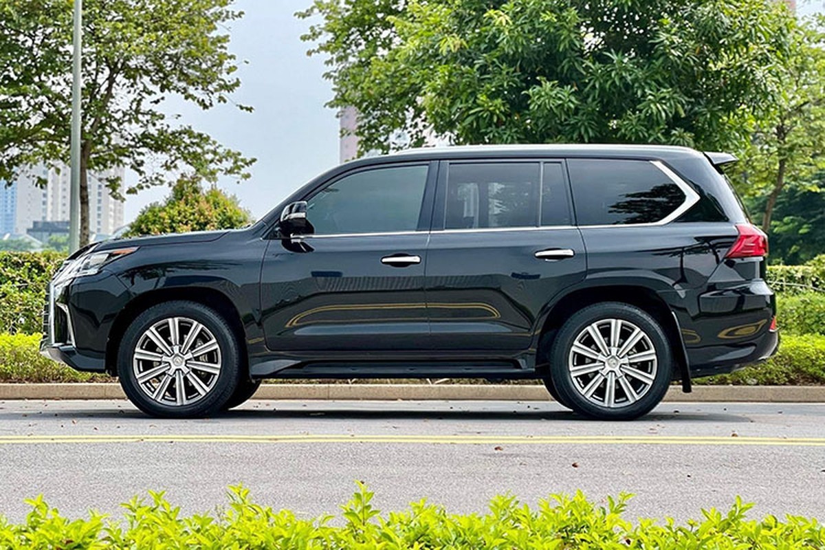 Lexus LX570 dù 6 năm tuổi vẫn có giá hơn 5,2 tỷ đồng tại Hà Nội Lexus LX570 trên thị trường xe cũ vẫn luôn giữ giá và được nhiều khách hàng tìm mua.