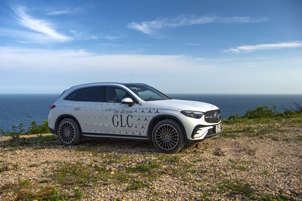 Mercedes-Benz GLC 2023: Có còn là 'gà đẻ trứng vàng' ? Thân xe Mercedes GLC 300 4MATIC 2023 vẫn giữ nguyên thiết kế như thế hệ trước.