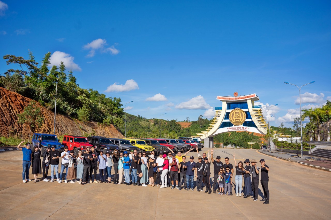 Jeep Caravan lần 3: Lan tỏa yêu thương - Cùng em đến trường Jeep Caravan lần 3: Lan tỏa yêu thương - Cùng em đến trường