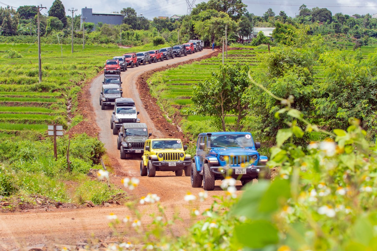 Jeep Caravan lần 3: Lan tỏa yêu thương - Cùng em đến trường Jeep Caravan lần 3: Lan tỏa yêu thương - Cùng em đến trường