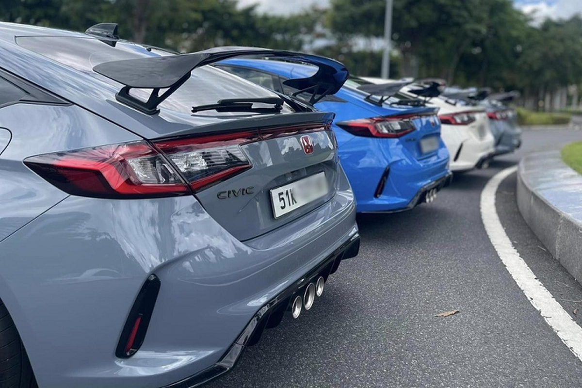Dàn xe Honda Civic Type R 2023 tụ hợp tại Sài Gòn Dàn xe Honda Civic Type R 2023 tụ hợp tại Sài Gòn