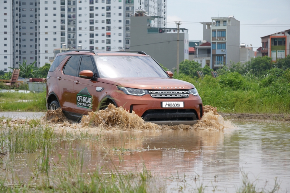 Trải nghiệm nhanh Land Rover Discovery thế hệ mới giá 4,5 tỷ đồng tại Việt Nam trai nghiem nhanh land rover discovery the he moi gia 45 ty dong tai viet nam