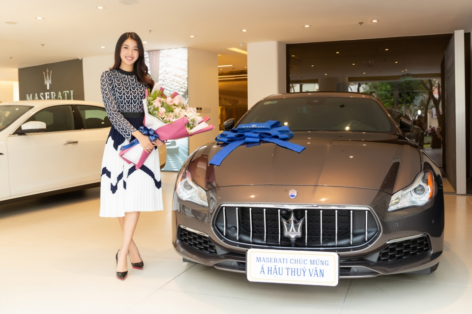 a hau thuy van tau maserati quattroporte granlusso gia gan 8 ty dong