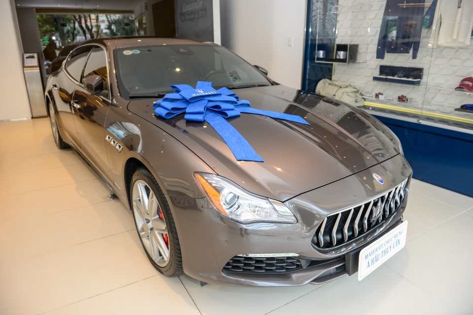a hau thuy van tau maserati quattroporte granlusso gia gan 8 ty dong