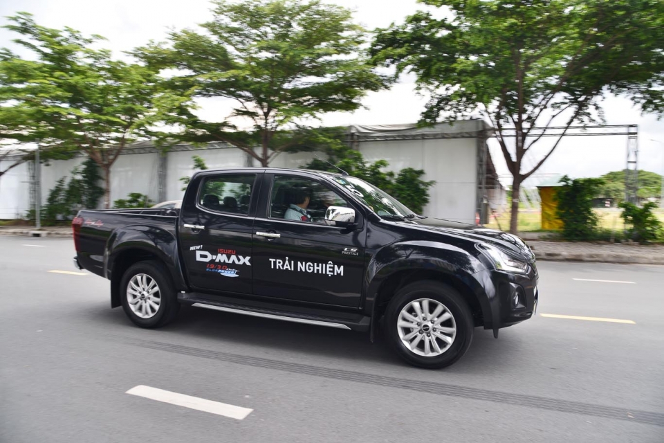 Isuzu Việt Nam tổ chức lái thử 2 dòng xe mới tại Tp Hồ Chí Minh isuzu viet nam to chuc lai thu 2 dong xe moi tai tp ho chi minh