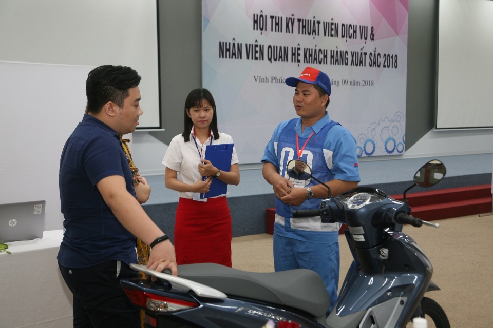 Hào hứng vòng chung kết "Kỹ thuật viên Dịch vụ & Nhân viên Quan hệ Khách hàng xuất sắc 2018" hao hung vong chung ket ky thuat vien dich vu nhan vien quan he khach hang xuat sac 2018