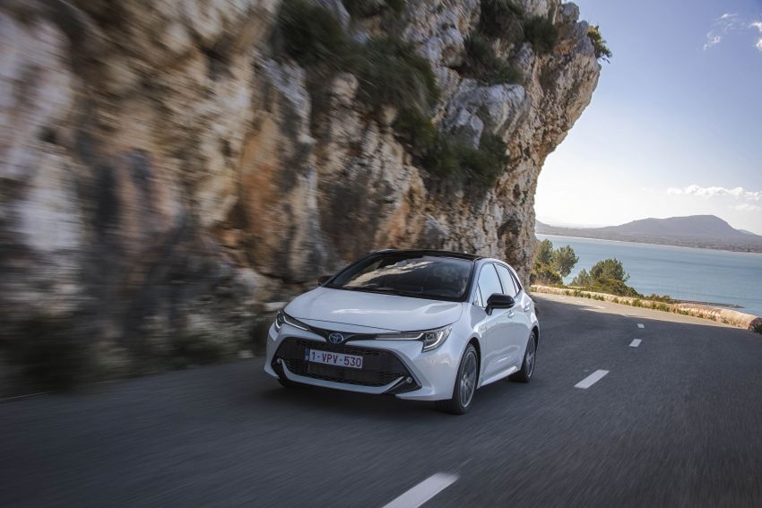 Toyota Corolla Altis thế hệ mới lộ diện trước ngày ra mắt toyota corolla altis the he moi lo dien truoc ngay ra mat