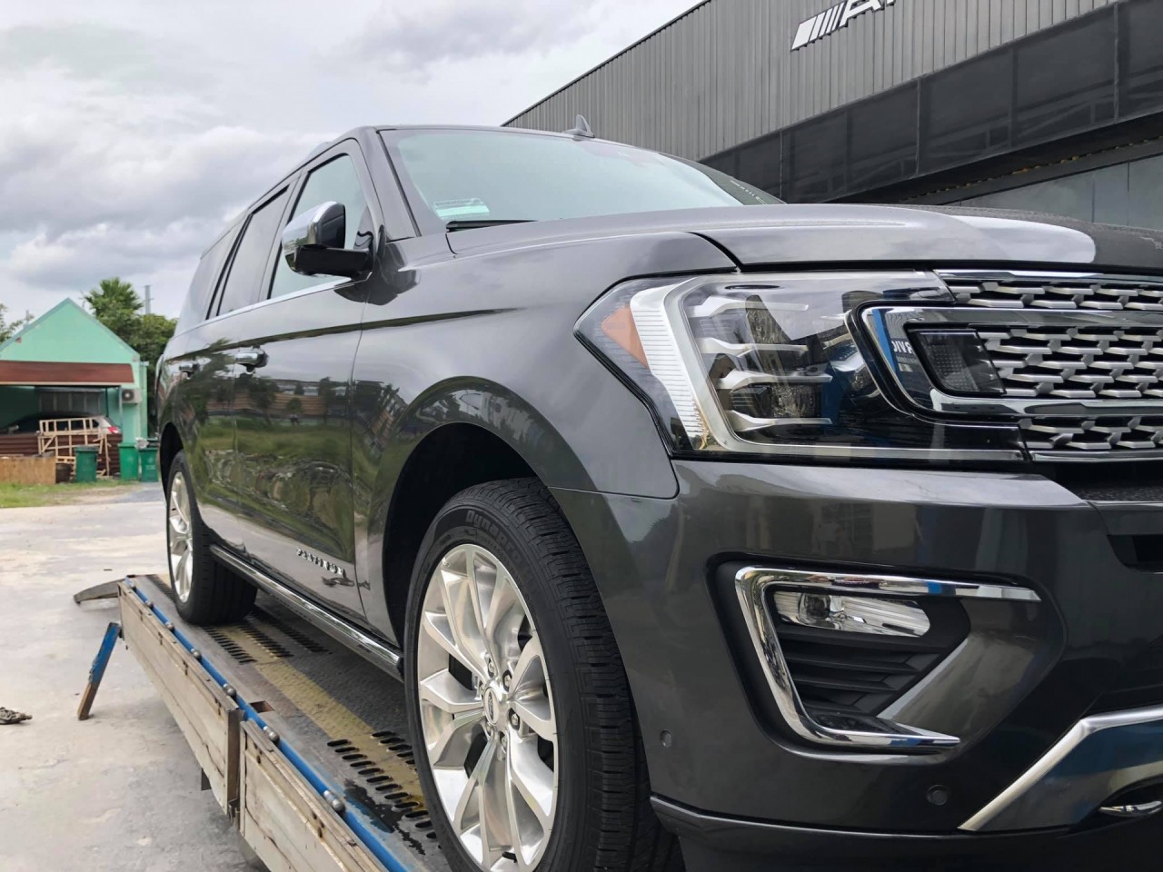 'Khủng Long' Ford Expedition đầu tiên có mặt tại Việt Nam khung long ford expedition dau tien co mat tai viet nam